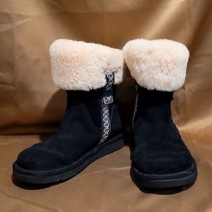 UGG METRO TAS  #5677 BLACK BOOT SIZE 6
